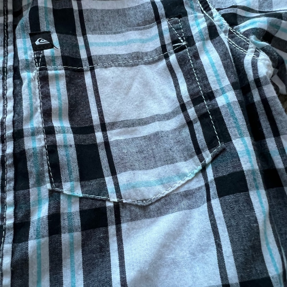 🔥Quiksilver button down - Picture 2 of 3